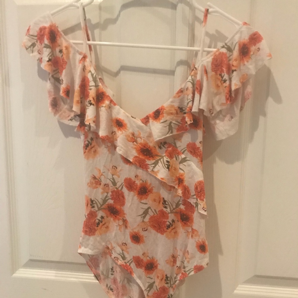 🤩Floral bodysuit🤩